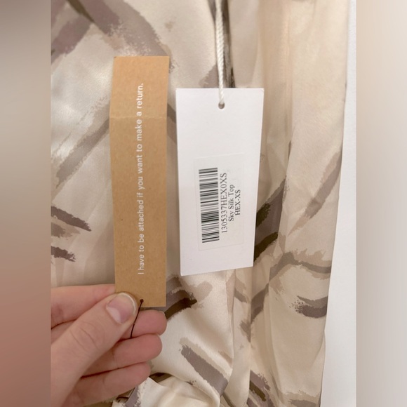 *New with Tags* Reformation Sky Relaxed Silk Top XS - Picture 8 of 8